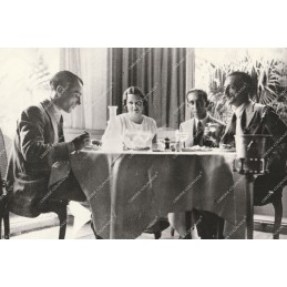 fotografia--eduardo-de-filippo-e-peppino-seduti-a-tavola-1930